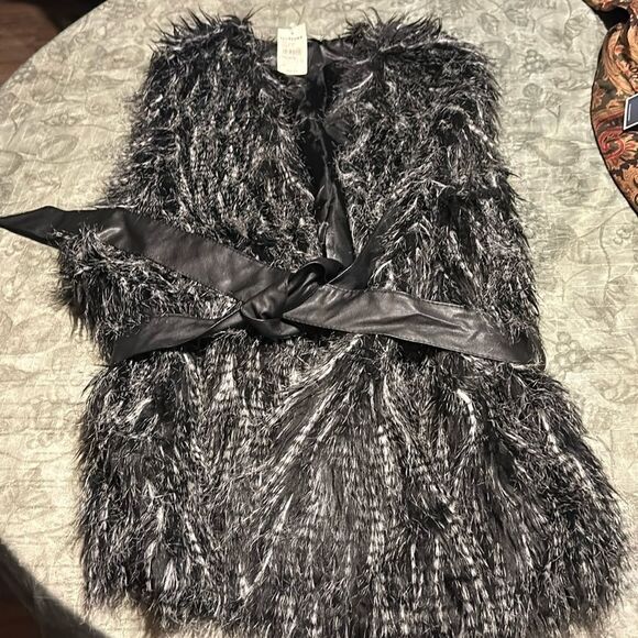 Lane Bryant Jackets & Blazers - NWT Lane Bryant Furry Vest 14-18 Belt